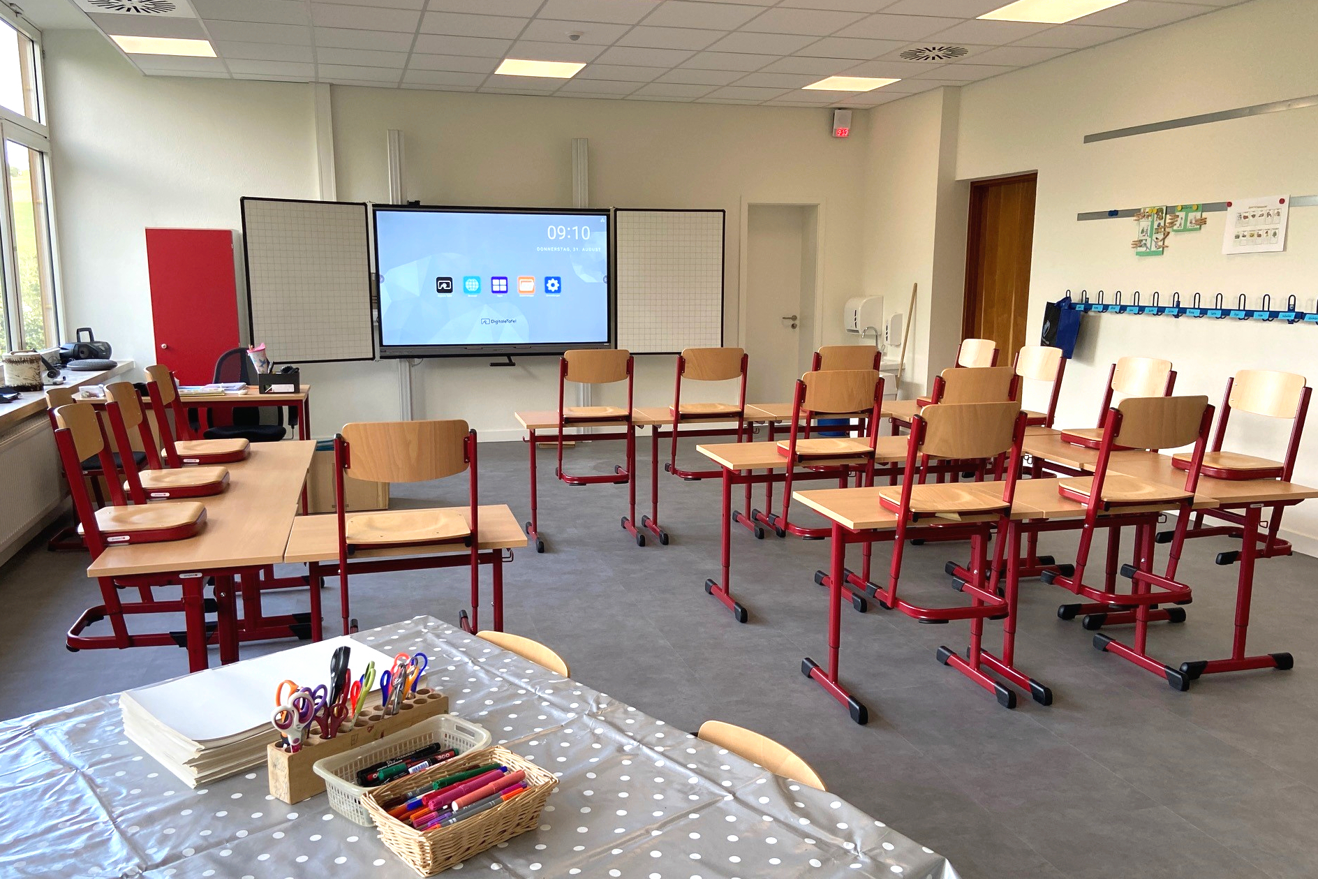 Innenansicht eines der neuen Klassenzimmer in der Grundschule Zerf.