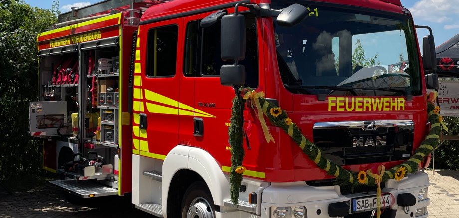 Komplettansicht des neues Einsatzfahrzeuges der Freiwilligen Feuerwehr Freudenburg am Tag der Indienststellung