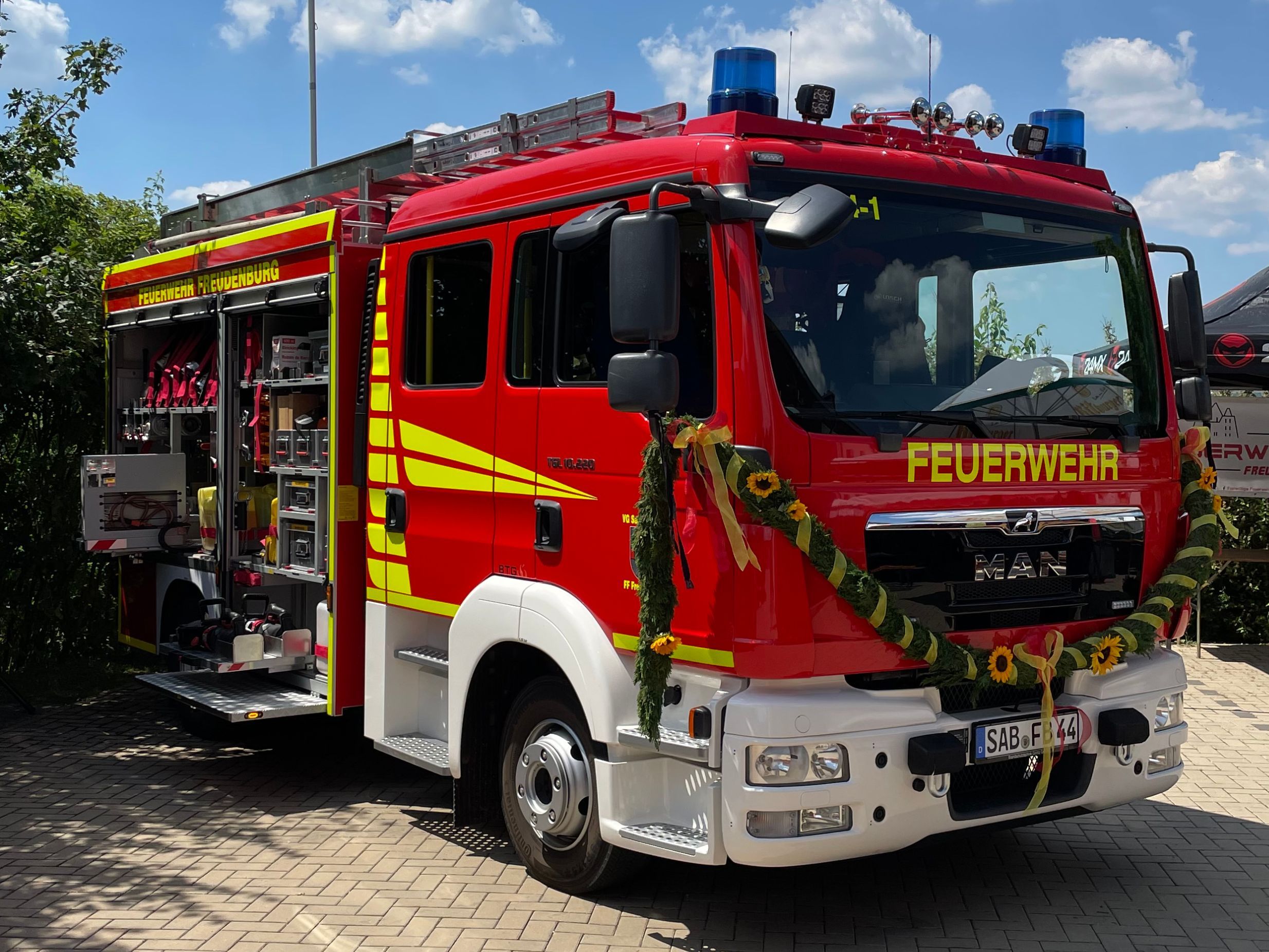 Komplettansicht des neues Einsatzfahrzeuges der Freiwilligen Feuerwehr Freudenburg am Tag der Indienststellung