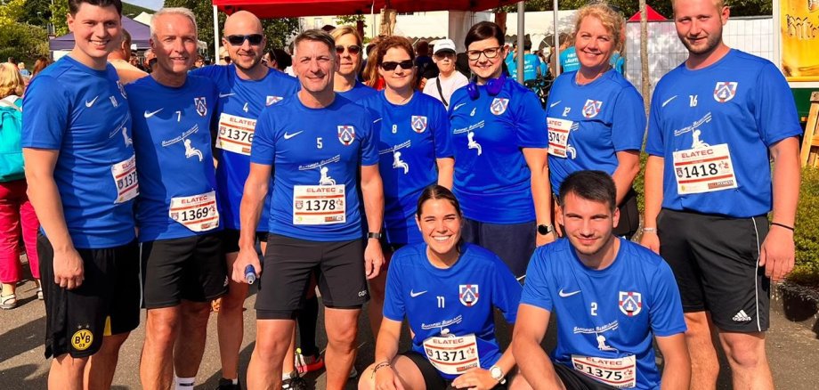Portrait VG Team Saarburger Stadtlauf 2023 - (oberste Reihe) N. Göler, G. Dickmann, S. Ziegenhorn, C. Schmidt , (mittlere Reihe) M. Thoemmes, K. Kaisler, S. Borens, H. Paulus, C. Geltz, (unterste Reihe) V. Schmitt, O. Strupp (von links nach rechts)