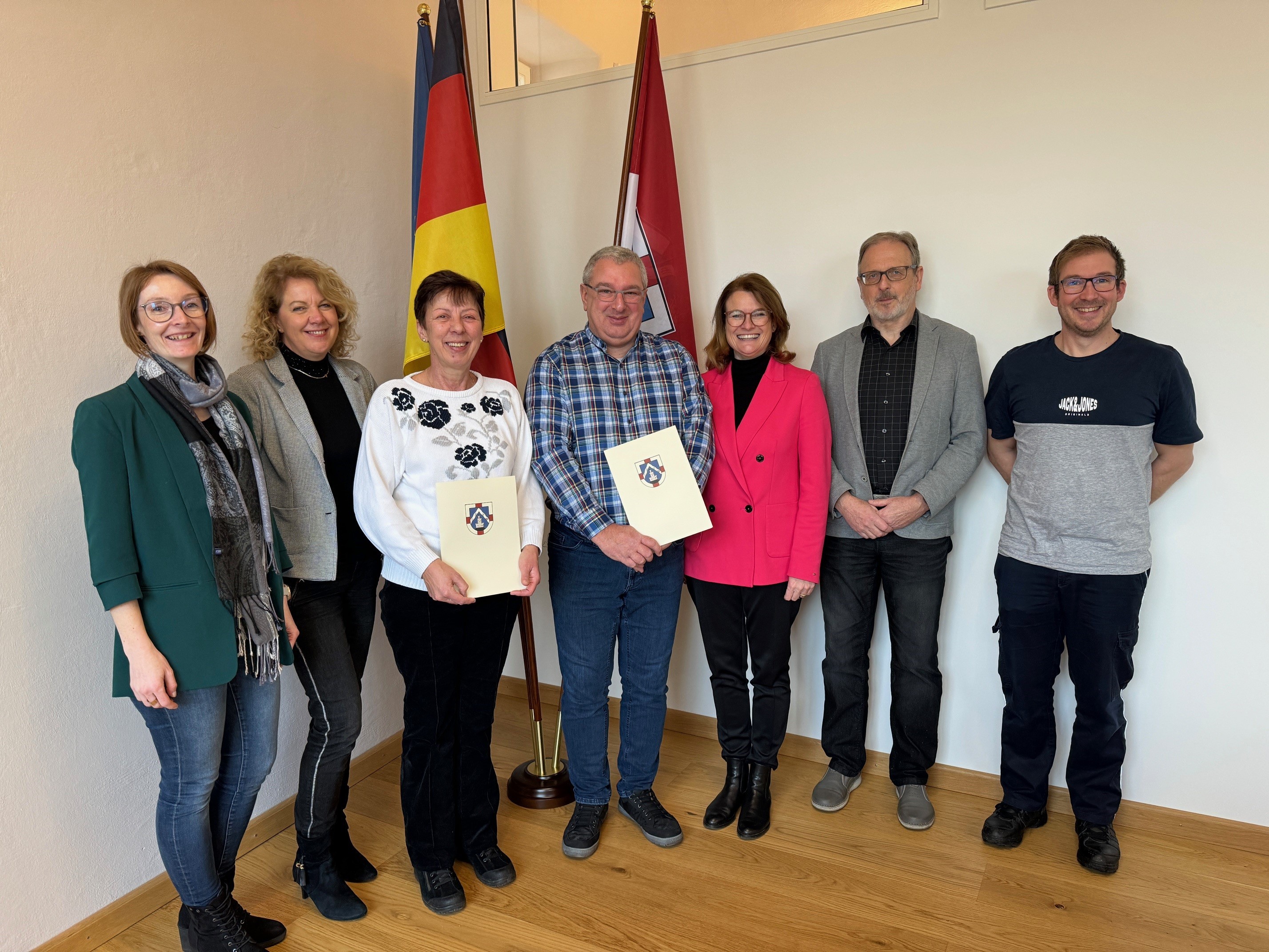 Gruppenfoto der Geehrten mit ihren Vorgesetzten und der Behördenleitung