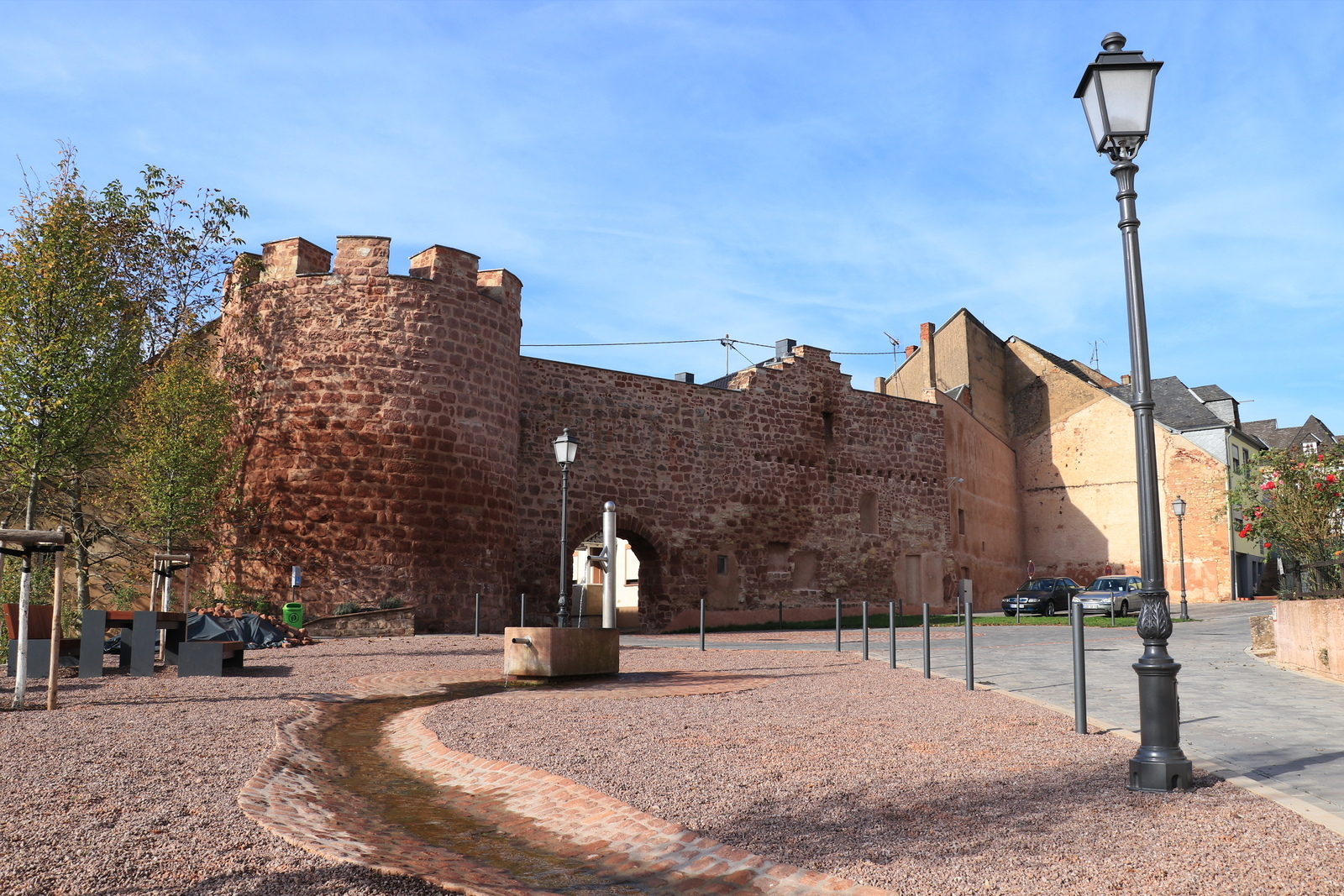 Blick auf die Stadtmauer der Ortsgemeinde Freudenburg