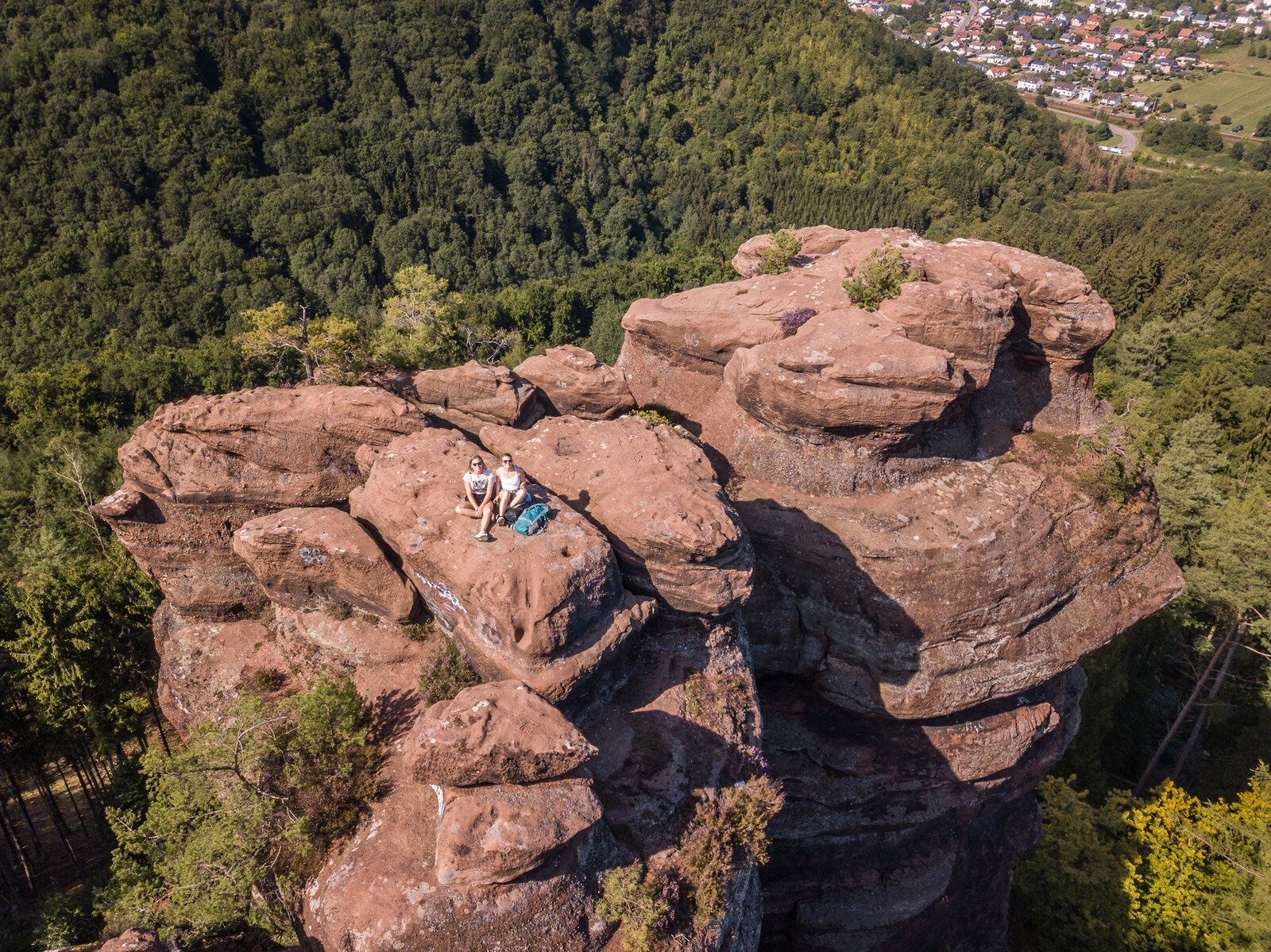 Blick von oben auf den Altfels der Ortsgemeinde Kastel-Staadt